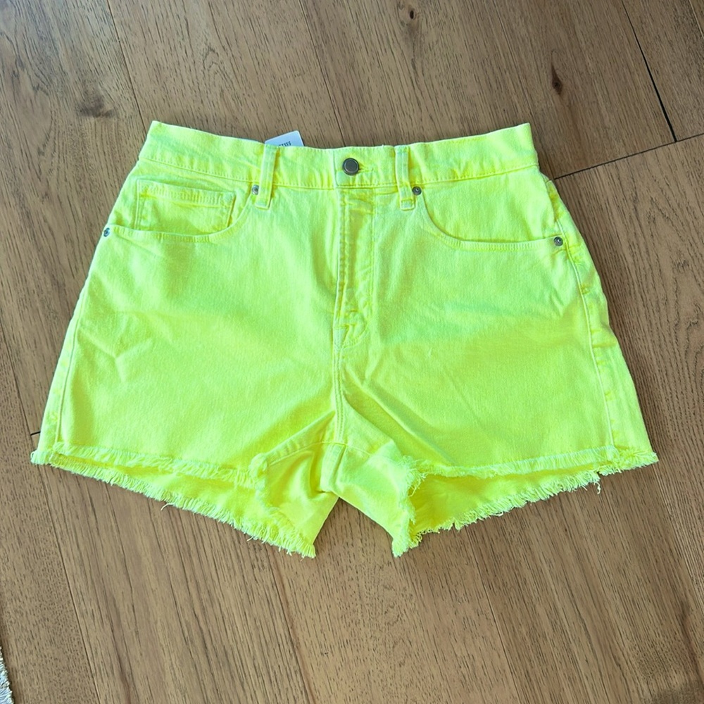 BRAND NEW WITH TAGS!! Good American bright yellow cut off jeans shorts